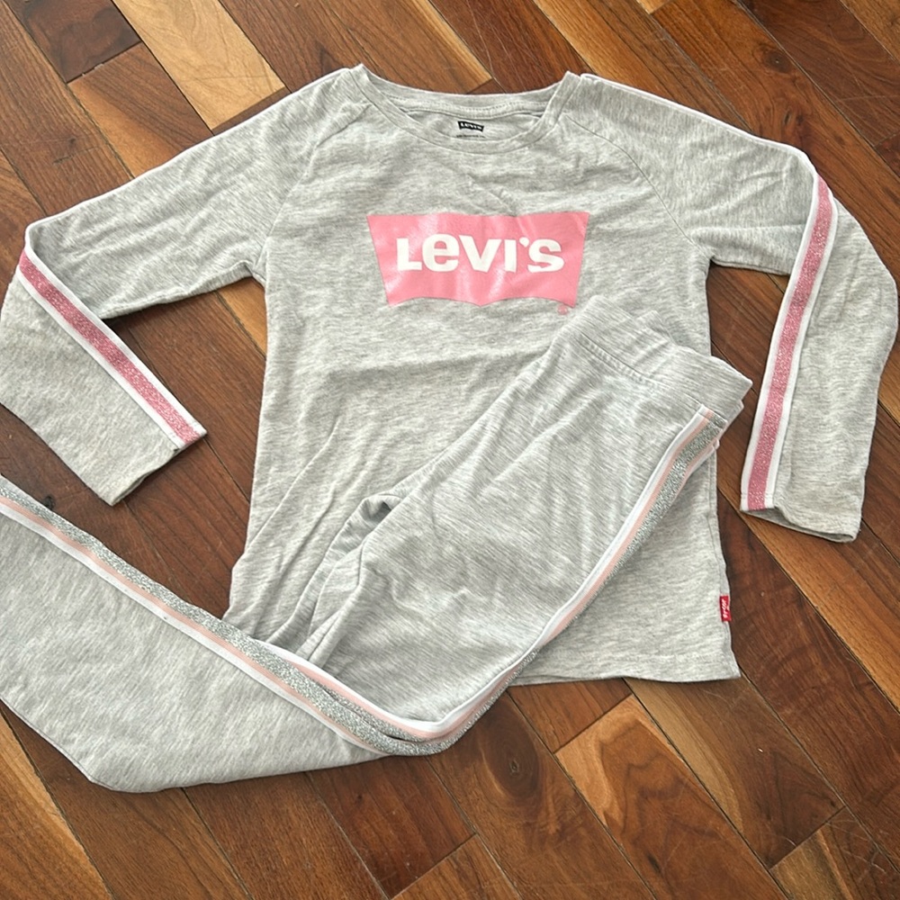Size 6 grey track cozy suit :) ( girls )